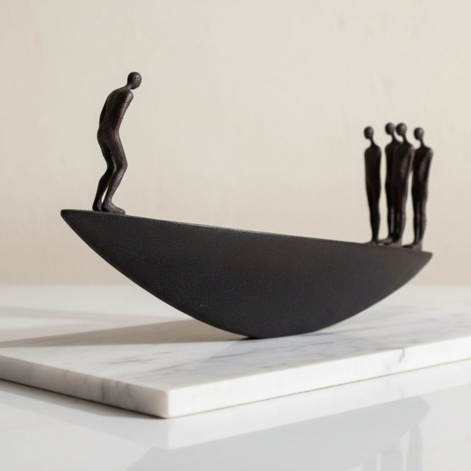 Moderne Segelboot-Statue aus K – Abstract Sculpture Resin Bewertung und Preis